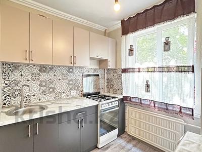 2-комнатная квартира · 45 м² · 3/5 этаж, мкр Самал-3, Достык 103/11 — Хаджимукана Самал 3 за 300 000 ₸ в Алматы, Медеуский р-н