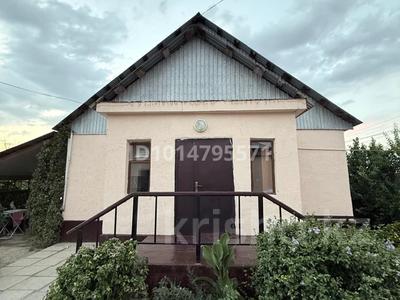 Жеке үй · 4 бөлме · 100 м² · 8 жүзд., Жуалы 15 — Рядом 15 мкр, бағасы: 36 млн ₸ в Таразе