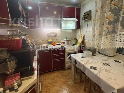 3-комнатная квартира · 58.4 м² · 2/5 этаж, мкр 8, Брат.жубановых за 21 млн 〒 в Актобе