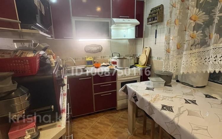 3-комнатная квартира · 58.4 м² · 2/5 этаж, мкр 8, Брат.жубановых за 17 млн ₸ в Актобе — фото 2