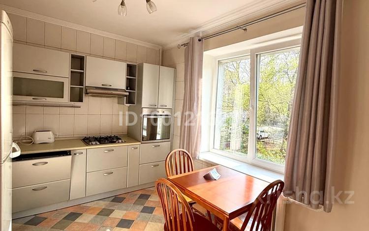 3-бөлмелі пәтер · 82 м² · 2/5 қабат, Достык 111, бағасы: 430 000 ₸ в Алматы, Медеуский р-н — фото 2
