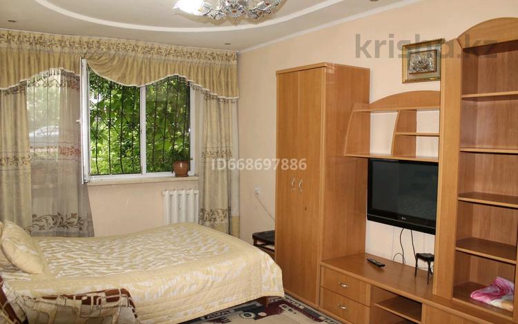 2-комнатная квартира, 42 м² посуточно, мкр №8, Мкр 8 за 10 000 〒 в Алматы, Ауэзовский р-н — фото 19