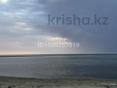 Участок · 4 сотки, Кызылкум 87/15 — 1 -я линия от моря за 12 млн ₸ в Актау