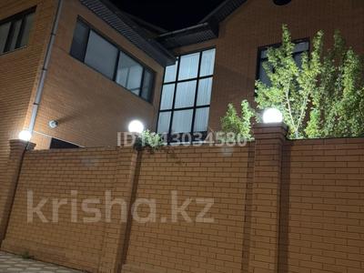 Отдельный дом · 6 комнат · 366 м², мкр Самал, 18 — Пересечение с улицей 9 Угол за ~ 1.2 млн ₸ в Атырау