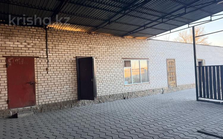 Отдельный дом · 4 комнаты · 267 м² · 10 сот., 6 линия 1 — Район Камбар за 40 млн ₸ в Семее — фото 2