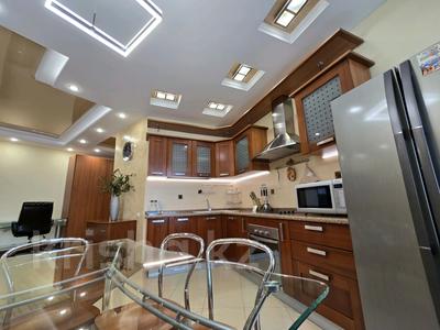Аренда квартир в Алматы: 2-комнатная квартира · 80 м² · 18/23 этаж · помесячно, Кабанбай батыра 87 — Абылайхана за 550 000 〒 2-комнатная квартира · 80 м² · 18/23 этаж · помесячно, Кабанбай батыра 87 — Абылайхана за 550 000 〒 в Алматы, Алмалинский р-н