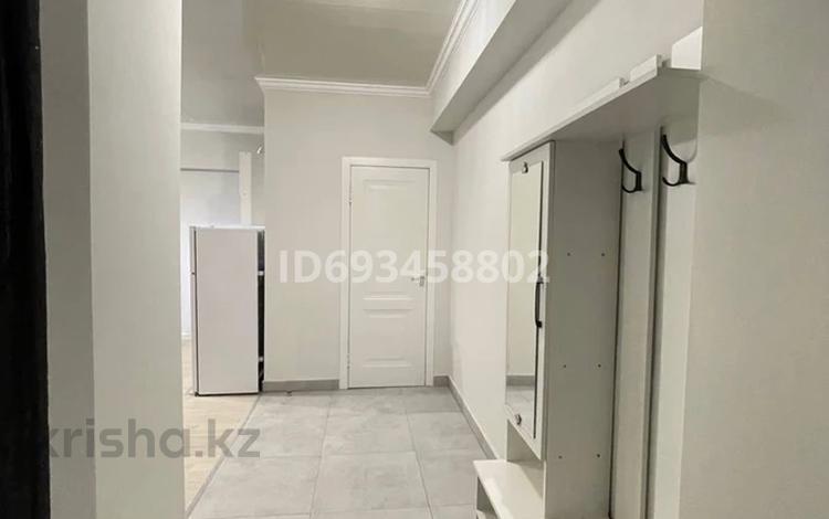 1-комнатная квартира · 24 м² · 1/3 этаж, мкр Акбулак, Байконырова 74 за 145 000 ₸ в Алматы, Алатауский р-н — фото 53