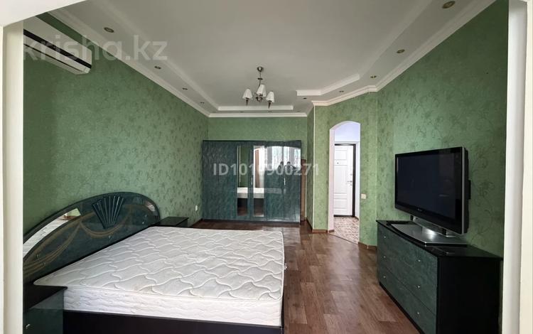 1-комнатная квартира · 50 м² · 4/7 этаж, мкр. Алтын орда, Алия Молдагулова 46в — Капитал Плаза за 130 000 〒 в Актобе — фото 2