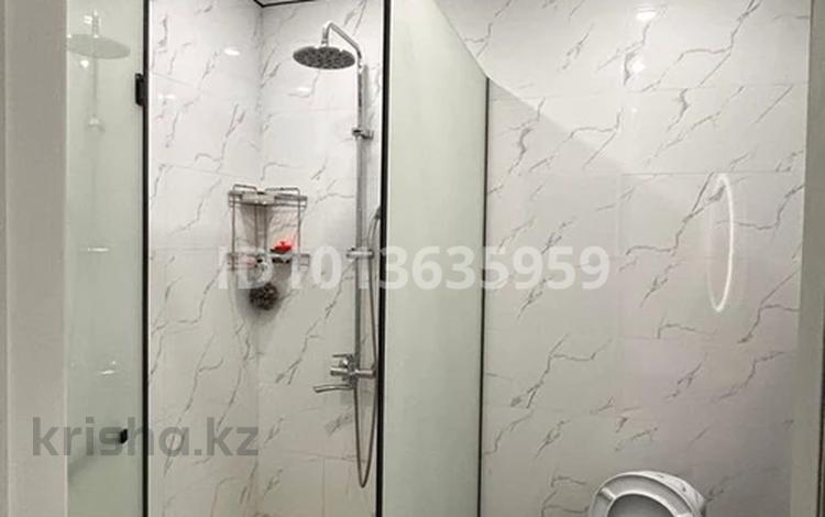 2-бөлмелі пәтер · 80 м² · 3/5 қабат, мкр 4, Циолковского 1 — Целиковский, бағасы: 200 000 ₸ в Уральске — фото 2