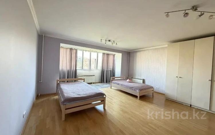 3-комнатная квартира · 142 м² · 6/9 этаж, мкр Самал-3 21 за 111 млн ₸ в Алматы, Медеуский р-н — фото 2