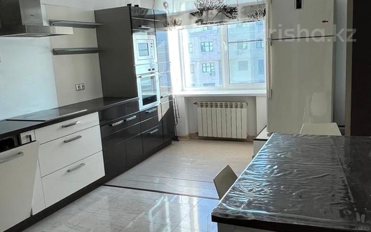 3-бөлмелі пәтер · 130 м² · 6/8 қабат · ай сайын, Кабанбай Батыра, бағасы: 550 000 〒 в Астане, Есильский р-н — фото 2