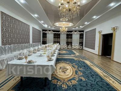 Отдельный дом · 6 комнат · 450 м² · 15 сот., Нысанбаева 9б — Супермаркет Тамаша за 60 млн 〒 в Дамбе