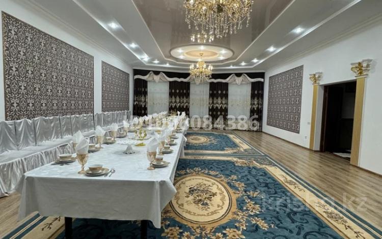 Отдельный дом · 6 комнат · 450 м² · 15 сот., Нысанбаева 9б — Супермаркет Тамаша за 60 млн 〒 в Дамбе — фото 3