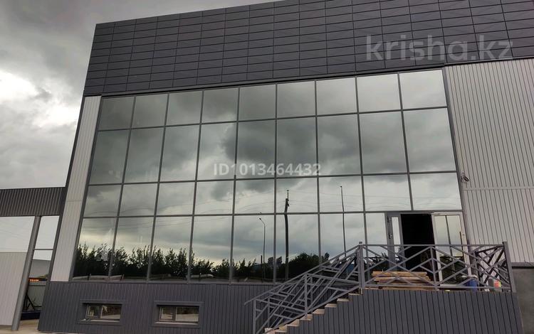 Свободное назначение, офисы, магазины и бутики, образование, конференц-залы, кабинеты и рабочие места, студии · 114 м² за 400 000 ₸ в Уральске — фото 2