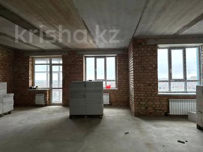 3-комнатная квартира, 95.6 м², 9/10 этаж, мкр Юго-Восток, ул. Муканова за 32 млн 〒 в Караганде, Казыбек би р-н