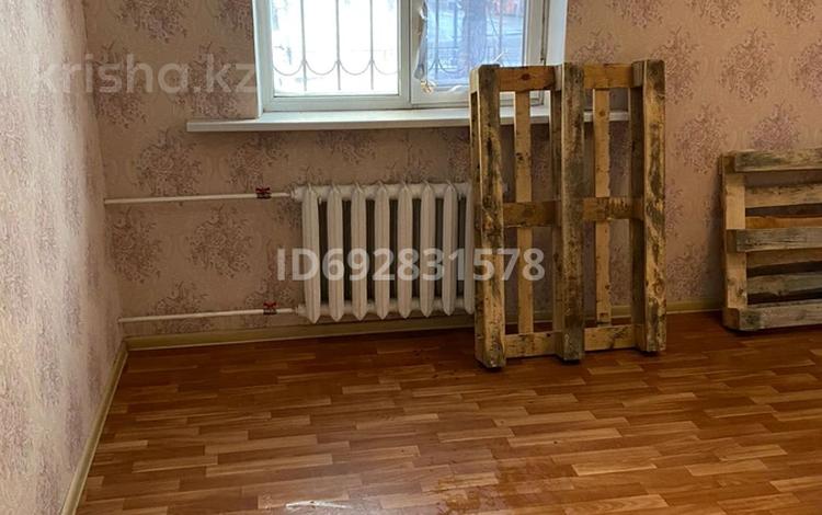 2-комнатная квартира, 40 м², 1/5 этаж помесячно, Торайгырова 73 — Бектурова