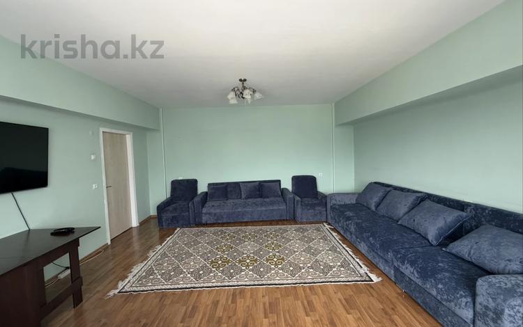 3-комнатная квартира · 80 м² · 12/12 этаж, проспект Достык 30 за 500 000 ₸ в Алматы, Медеуский р-н — фото 2