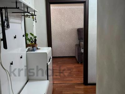 2-бөлмелі пәтер · 43.3 м² · 1/5 қабат, Строителей 10, бағасы: 9 млн ₸ в Аксу