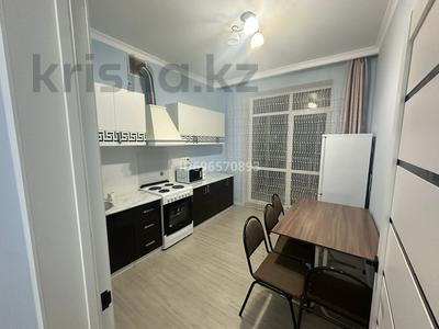 1-комнатная квартира, 45 м², 10/12 этаж помесячно, Чингиз Айтматов за 180 000 〒 в Астане, Есильский р-н