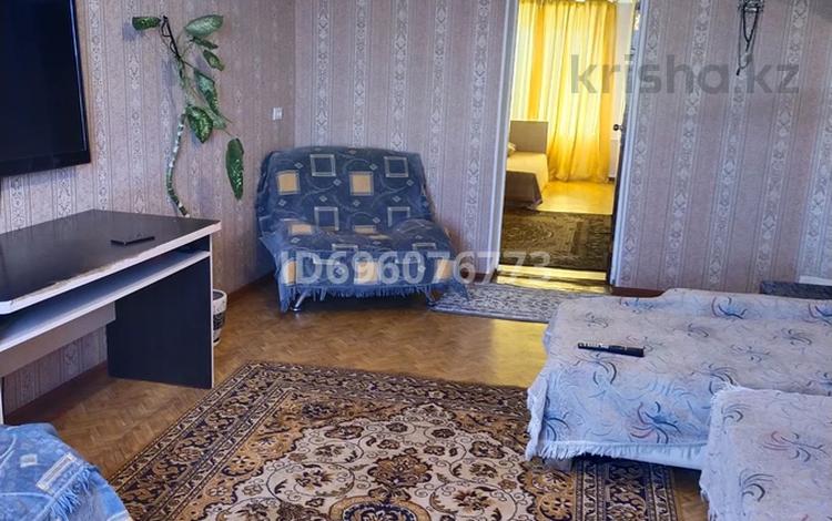 2-бөлмелі пәтер, 52 м², 4/5 қабат тәулік бойы, Казахстанская 143 — Жансугурова, бағасы: 10 000 〒 в Талдыкоргане — фото 2