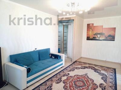 3-комнатная квартира · 48 м² · 5/5 этаж, Майкудук, 17й микрорайон за 11.5 млн 〒 в Караганде, Алихана Бокейханова р-н