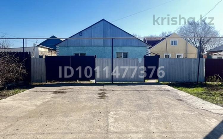 Отдельный дом · 4 комнаты · 130 м² · 130 сот., мкр. Зачаганск пгт — Кобылдан батыр за ~ 20 млн ₸ в Уральске — фото 2