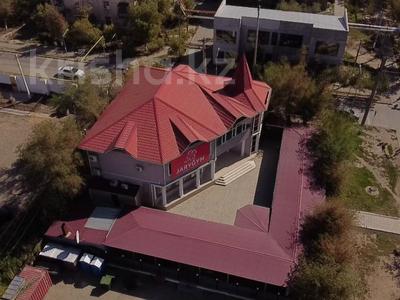 Аренда прочей недвижимости в Атырауской обл.: Двухэтажное помещение за 1.5 млн 〒 Двухэтажное помещение за 1.5 млн 〒 в Атырау, мкр Жилгородок