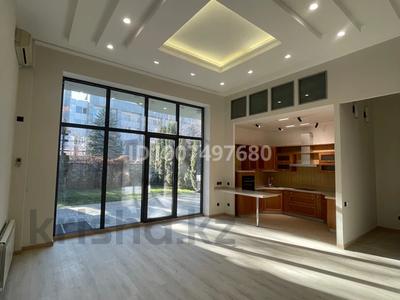 Отдельный дом · 8 комнат · 400 м², мкр Самал-3 25/2 — Аль-Фараби, Мендикулова за 3.2 млн 〒 в Алматы, Медеуский р-н