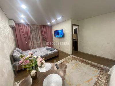 1-комнатная квартира · 35 м² · 1/5 этаж, Пришахтинск, 21й микрорайон 2/3 за 13 000 〒 в Караганде, Алихана Бокейханова р-н
