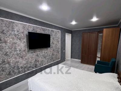 2-комнатная квартира · 45 м² · 3/5 этаж, мкр Михайловка , Касыма Аманжолова 17 — Сейфуллина, Кардиология, Макажанова, Онкология,Крылова за 15 000 ₸ в Караганде, Казыбек би р-н