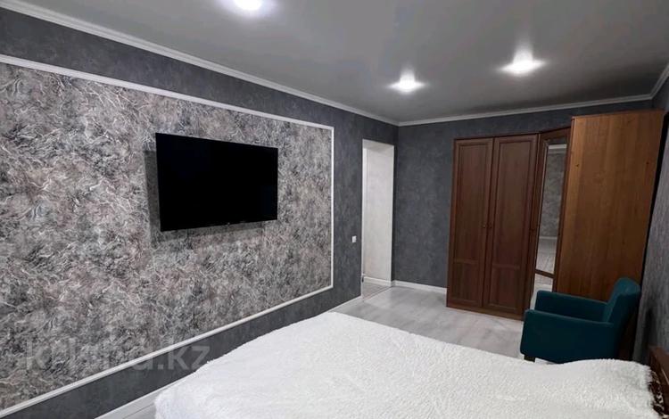2-комнатная квартира · 45 м² · 3/5 этаж, мкр Михайловка , Касыма Аманжолова 17 — Сейфуллина, Кардиология, Макажанова, Онкология,Крылова за 15 000 ₸ в Караганде, Казыбек би р-н — фото 2