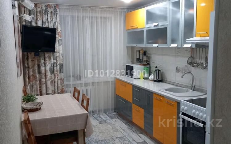 2-комнатная квартира · 59 м² · 1/9 этаж, Камзина за 24 млн 〒 в Павлодаре — фото 2