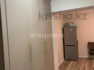 2-бөлмелі пәтер · 45 м² · 4/10 қабат, Мкр Аксай, Б. Момышулы, бағасы: 300 000 ₸ в Алматы, Ауэзовский р-н