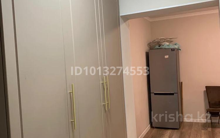 2-бөлмелі пәтер · 45 м² · 4/10 қабат, Мкр Аксай, Б. Момышулы, бағасы: 300 000 ₸ в Алматы, Ауэзовский р-н — фото 3
