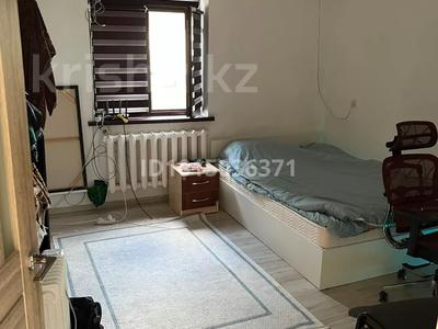 2-бөлмелі пәтер · 50 м² · 2/2 қабат, Бейбитшилик — Абай, бағасы: 130 000 ₸