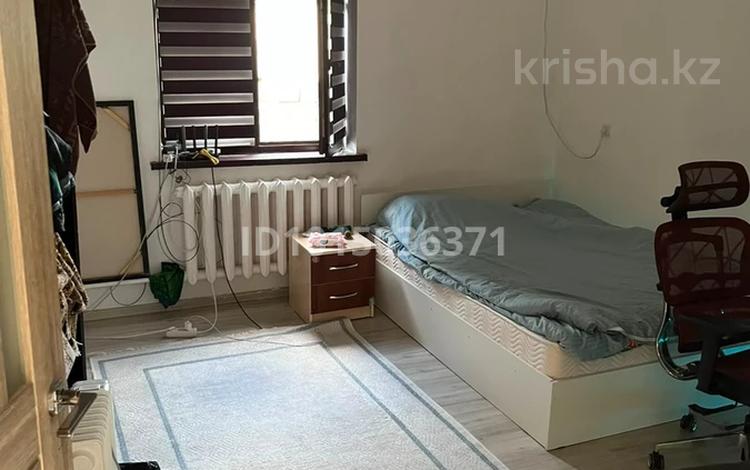 2-бөлмелі пәтер · 50 м² · 2/2 қабат, Бейбитшилик — Абай, бағасы: 130 000 ₸ — фото 2