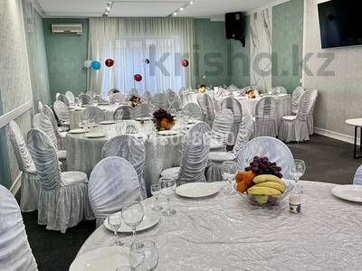 Дом · 8 комнат · 300 м², Урицкого — Амангельды за 80 000 〒 в Костанае