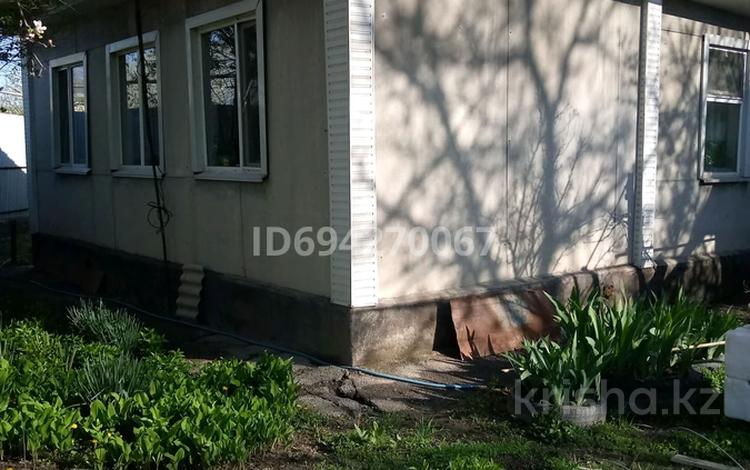 Отдельный дом · 4 комнаты · 70 м² · 7.2 сот., мкр Кемел (Первомайское) Космическая 38 — Юности за 44 млн ₸ в Алматы, Жетысуский р-н — фото 2