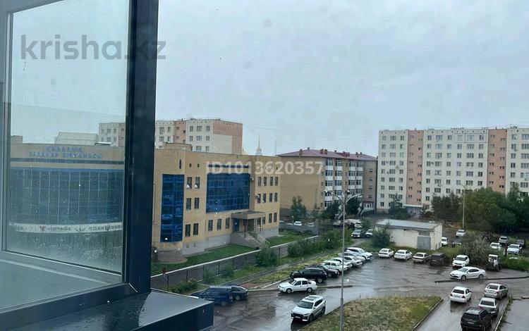 2-комнатная квартира · 32.4 м² · 4/5 этаж, Назарбаева — Кокшетау молл за 200 000 ₸ — фото 2