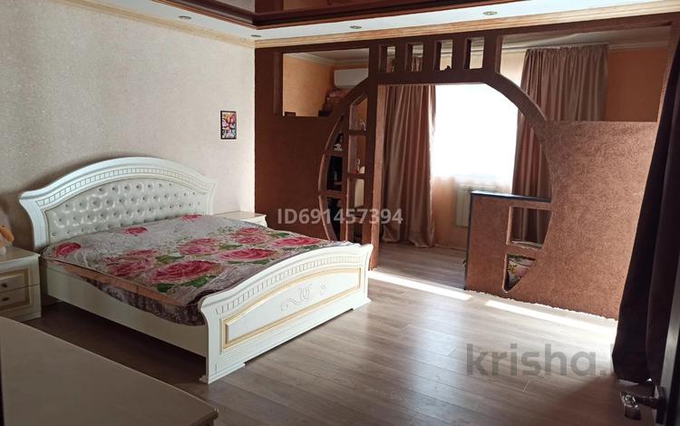 Отдельный дом · 4 комнаты · 270 м² · 9 сот., мкр Жулдыз, Двадцатая 45 за 33 млн ₸ в Атырау — фото 2