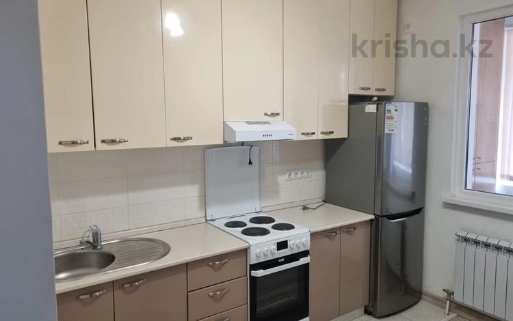 1-комнатная квартира, 40 м², 1/9 этаж помесячно, Улы дала 82 за 150 000 〒 в Астане, Есильский р-н — фото 2