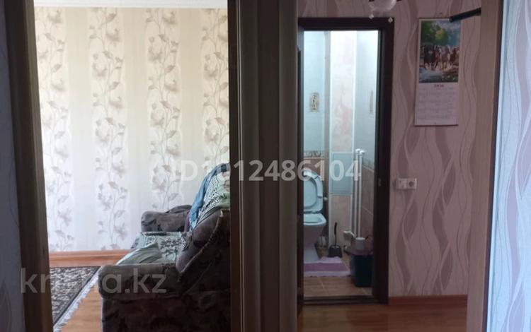 2-бөлмелі пәтер · 57 м² · 4/5 қабат, мкр 11 99 — 35 школа, бағасы: 18.5 млн ₸ в Актобе — фото 2