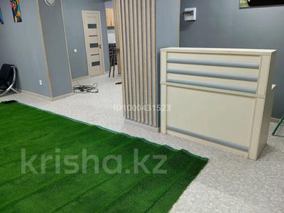 Продажа квартир в Восточно-Казахстанской обл.: 3-комнатная квартира · 70 м² · 1/2 этаж, Белинского 10 — Бажова за 20.5 млн 〒 3-комнатная квартира · 70 м² · 1/2 этаж, Белинского 10 — Бажова за 20.5 млн 〒 в Усть-Каменогорске, Ульбинский