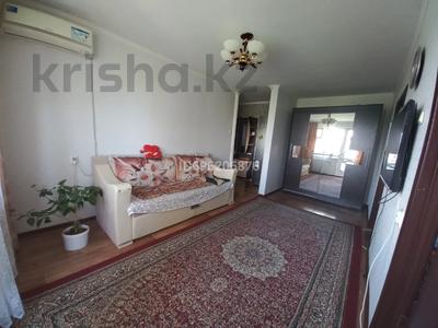 4-комнатная квартира · 63 м² · 5/5 этаж, Курмангазы 164 — Район магазин Урал, пересечение Маншук Маметовы и Курмангазы за 17 млн ₸ в Уральске, мкр Школьник