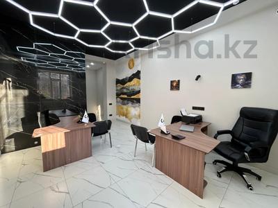 Свободное назначение, офисы, магазины и бутики, салоны красоты, медцентры и аптеки, образование, развлечения, конференц-залы, кабинеты и рабочие места, студии · 83 м² за 800 000 ₸ в Актобе