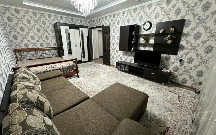 1-комнатная квартира, 40 м², 3 этаж посуточно, Астана 8 за 10 000 〒 в Таразе — фото 13