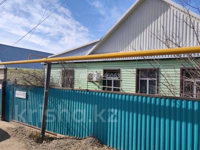 Продажа домов и дачи в Актюбинской обл.: Отдельный дом · 7 комнат · 250 м² · 6 сот., мкр Жилгородок, Чернышевского 10 — Кутузова за 55 млн 〒 Отдельный дом · 7 комнат · 250 м² · 6 сот., мкр Жилгородок, Чернышевского 10 — Кутузова за 55 млн 〒 в Актобе
