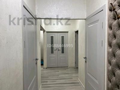 4-комнатная квартира, 90 м², 2/5 этаж помесячно, Акбулак мкр 41 за 350 000 〒 в Таразе