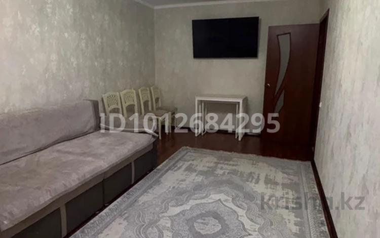 2-комнатная квартира · 45 м² · 3/5 этаж, Абая — проспект Абая за 18 млн ₸ в Уральске, мкр Школьник — фото 2