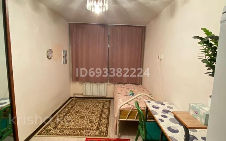 1-комнатная квартира, 10 м², 2/4 этаж, мкр №6 55 за 7.8 млн 〒 в Алматы, Ауэзовский р-н — фото 2